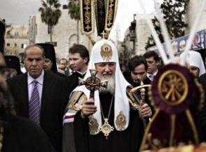 Rus patriğe savaş uçağı hediye ettiler