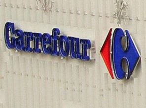 Carrefour'a başörtüsü şoku