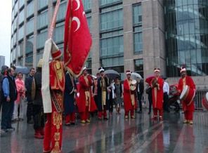İstanbul Adliyesi'nde mehteranlı eylem