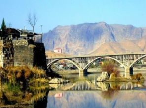 Tarihi köprüde patlayıcı bulundu