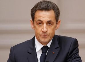 Sarkozy siyasete geri döndü