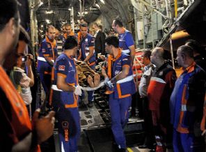 Yaralı 21 Filistinli Türkiye'ye getirildi