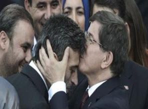 Başkonsolos Yılmaz'ın başına silah dayamışlar!