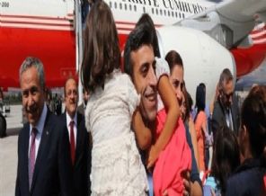 Başına silah dayadılar