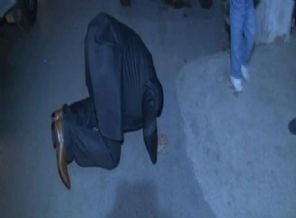 Özel harekatçı yeri öptü