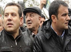 HDP'li vekil şimdi de yol kesti!