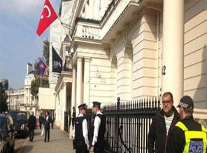 Türk Büyükelçiliği’ne çirkin saldırı