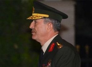 Kara Kuvvetleri Komutanı sınırda!