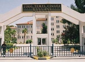 Komutanlıkta 14 el silah sesi