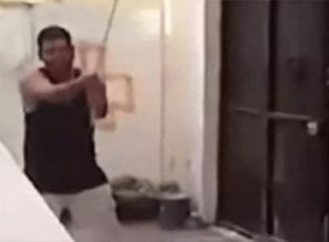 Küçük köpeğe akıl almaz işkence!