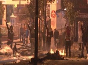 Polis ve eylemciler birbirine el sallayarak dağıldı