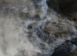 200 kuyudan çıkan petrol boşa akıyor