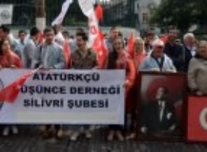 Ortaöğretimde türban serbestliğine protesto