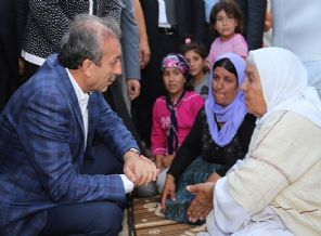 Bakan Eker'den Yezidilere yardım