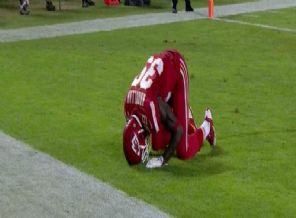 Müslüman futbolcuya secde cezası