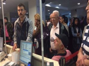 Hastanelerde barkod kuyruğu oluştu