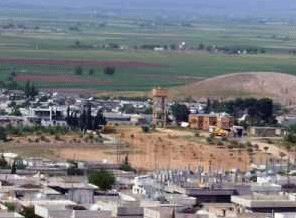 IŞİD en stratejik tepeyi aldı ve sınıra bayrağını dikti