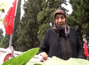 Şehitlikte buruk bayramlaşma