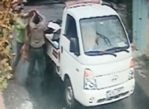 Camiye bağışlanan derileri çaldılar