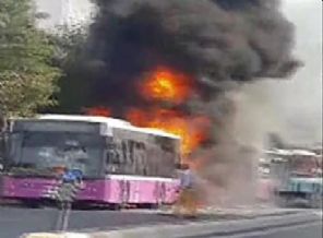 3 belediye otobüsünü cayır cayır yaktılar!