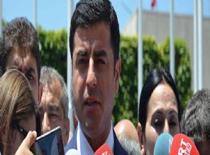 Demirtaş: 'Bayrak ve Atatürk büstünü yakanları...'