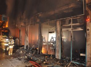 İçeride müşteri varken molotof attılar mı?