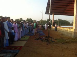 İneğe tapan hinduların bölgesinde kurban kesilip dağıtıldı