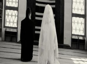 Namaz Kılmayan Eşiyle İmtihan Olan Mü’mine Hanıma Mektup