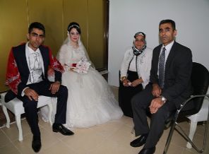 IŞİD'in elinden kurtarıldı, o da evlendirdi