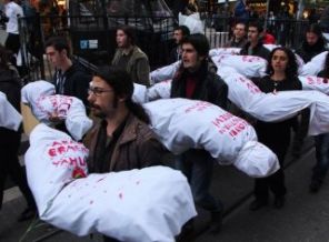 Kadıköy'de kefenli IŞİD eylemi (Video)