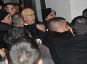 CHP Antalya İl Kongresi olaylı başladı