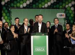 Bosna'da İzzetbegoviç zaferini ilan etti