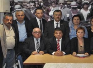 CHP'de 18 istifa birden