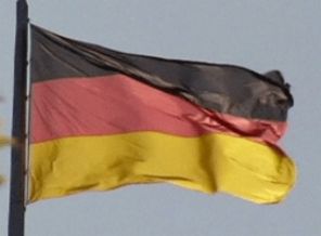 Mültecilerin kaldığı binaya saldırı