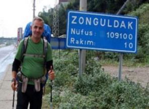 Avusturya'dan Mekke'ye yürüyerek gidiyor