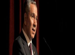 Bülent Arınç: Dünyayı başlarına yıkarız