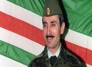 Dudayev'e o telefonu kim götürdü