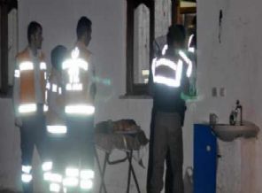 Borç isteyen üvey oğlu ile eşini öldürdü