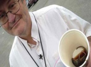 McDonald's'tan aldığı kahveden ölü fare çıktı