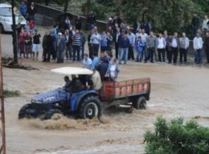 Hatay'da sel suları köprüleri yıktı