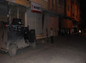 AK Parti ilçe binasına saldırı düzenlendi