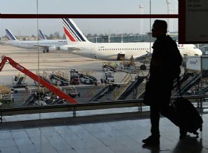 Paris havaalanında Ebola taraması