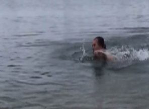 Çılgın Rizeli eksi 5 derecede yüzdü