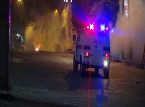 Göstericilerden polise kanlı pusu