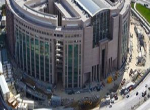 'İhbar maillerini polisler yazıyordu'