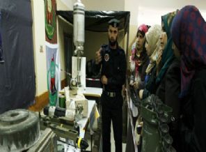 İsrail'in Gazze saldırılarında kullandığı silahlar halka gösterildi