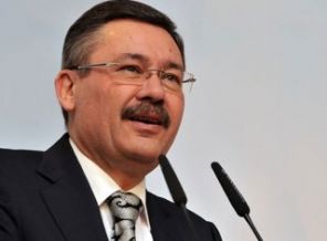 Kur'an'a ayak bastı, Melih Gökçek dava açtı!