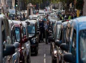 Avrupa'da ırkçılık taksiye bindi!