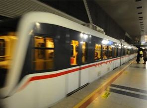 Metro ve vapur uçağı solladı!