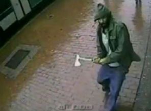 Polisleri yaralayan baltalı saldırgan öldürüldü